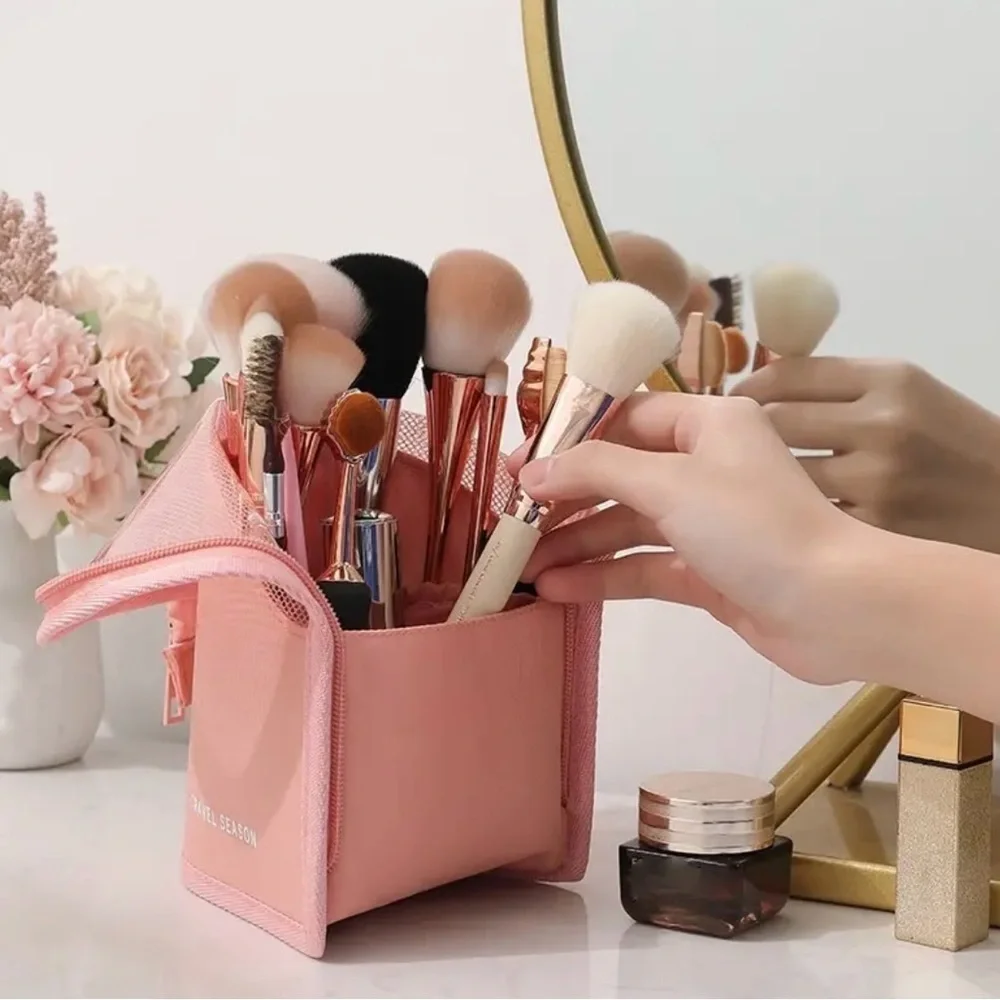 High Capacity Stand-Up Makeup Brush Organizer Bag - Cosmetic Case (NEW)